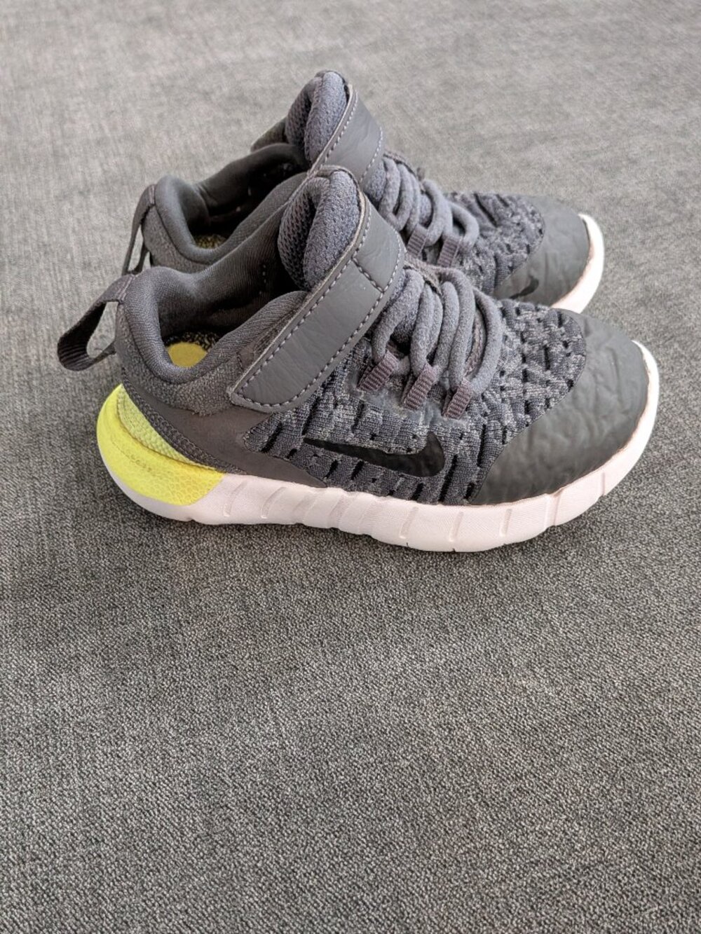 Nike Free RN "Iron Grey Volt' Toddler Boys Sneaker Shoe SIZE 7C